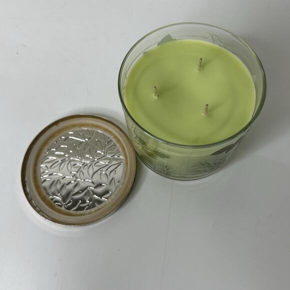 Bath & Body Works 3 Wick Candle 14.5OZ Eucalyptus Rain - Picture 3 of 6